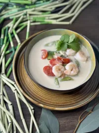 TOM KHA